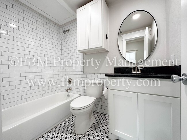 Building Photo - 513 Water St