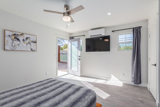 Building Photo - **COMING SOON!**Central- Charming 1 bd w/ ...