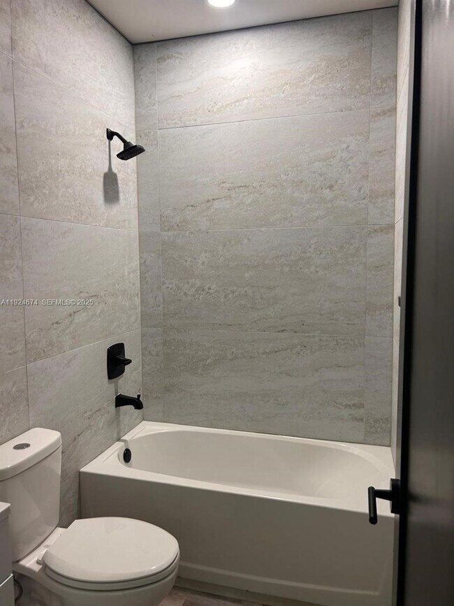 Building Photo - 710 Bedford Point Ave