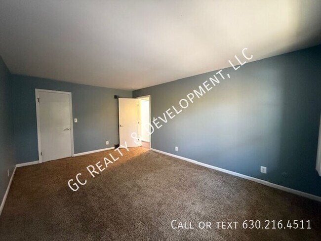 Building Photo - 16 Simpson St