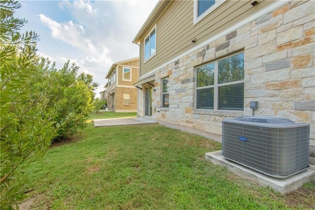Building Photo - 1620 Bryant Dr