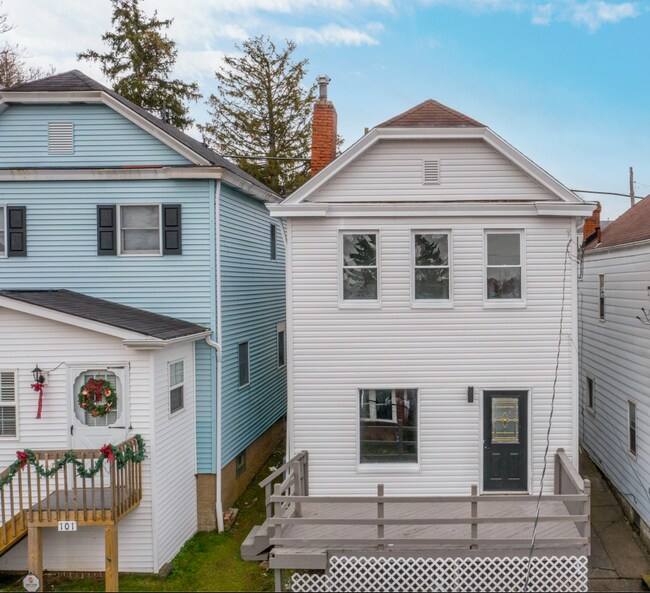 Building Photo - Gorgeous 4 bedroom home in Carrick available May 1!