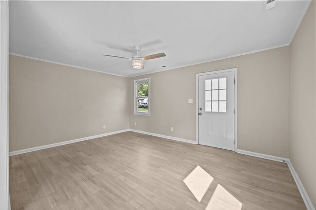 Building Photo - 103 Robin Rd