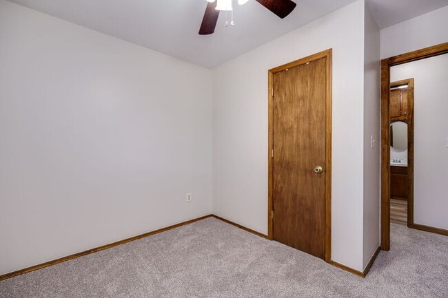 Building Photo - 366 Randy Dr