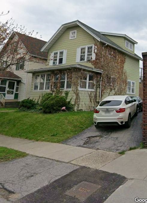 Building Photo - 72 Martinot Ave