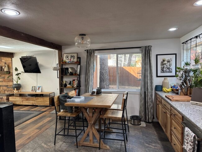 Building Photo - 270 Spruce Ln