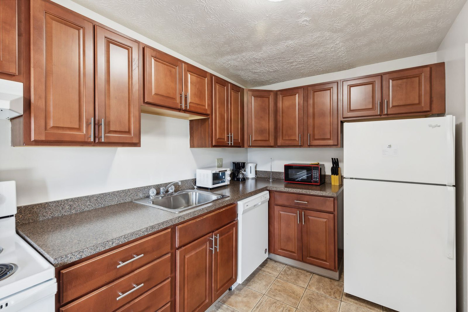 Building Photo - 5556 Broadview Rd