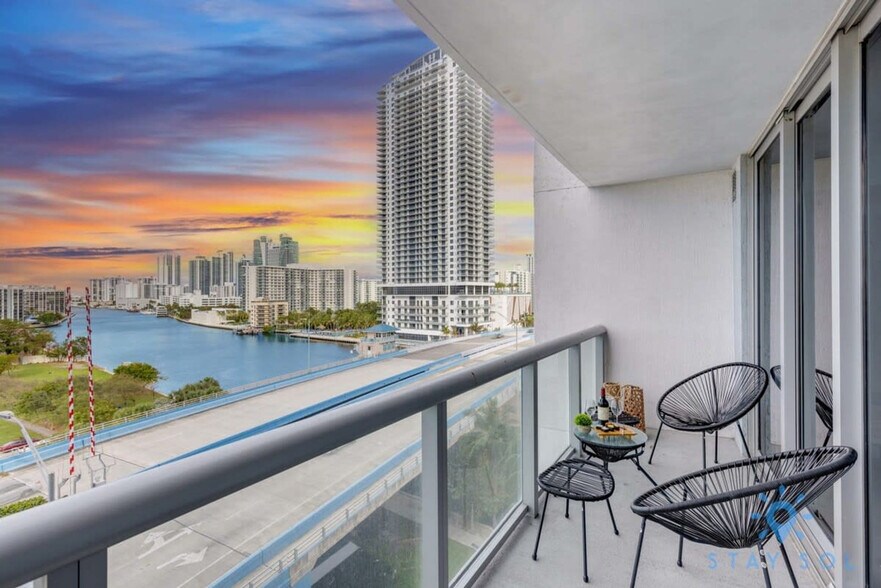 Building Photo - 2601 E Hallandale Beach Blvd