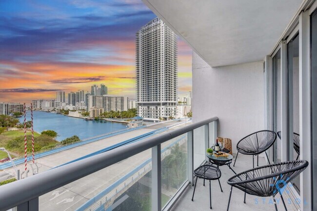 Building Photo - 2602 E Hallandale Beach Blvd