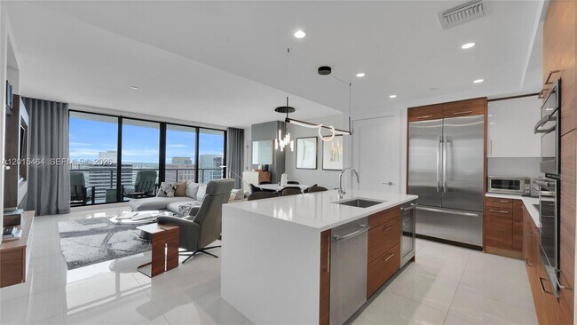 Building Photo - 100 E Las Olas Blvd