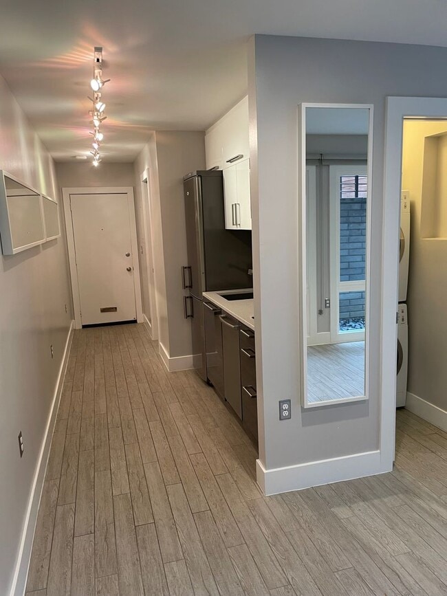 Building Photo - Logan Circle Beautifully Renovated Studio ...