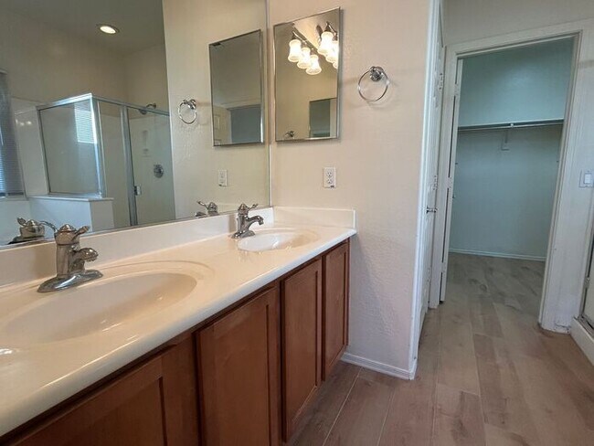 Building Photo - 7635 W Springfield Wy