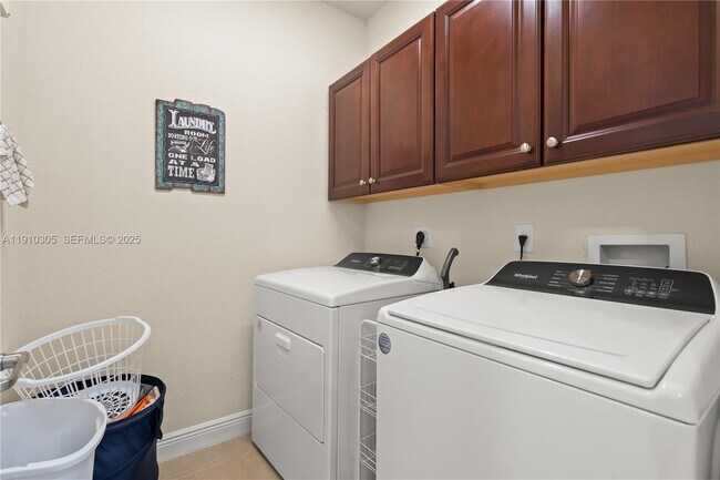 Building Photo - 8825 NW 100th Pl