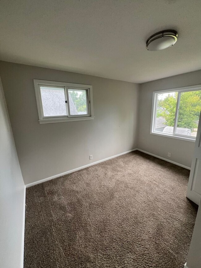 Building Photo - Recently Updated Single Family Home Available