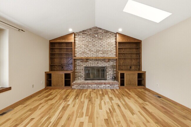 Building Photo - Single-Family Home in Near-Perfect Condition | 931 square foot 3-Car Garage!! | Covered Patio | L...