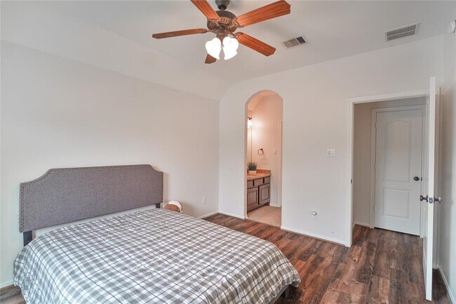 Building Photo - 13714 Oak Harbor Bend