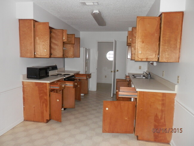 Building Photo - 631 Windhaven Dr