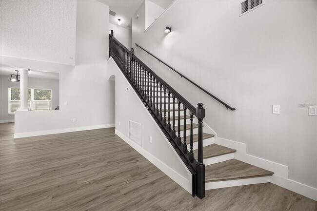 Building Photo - 724 Tahiti Dr