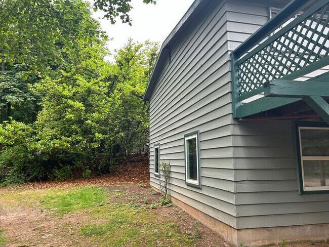 Building Photo - Charming 4 Bed Happy Valley Home