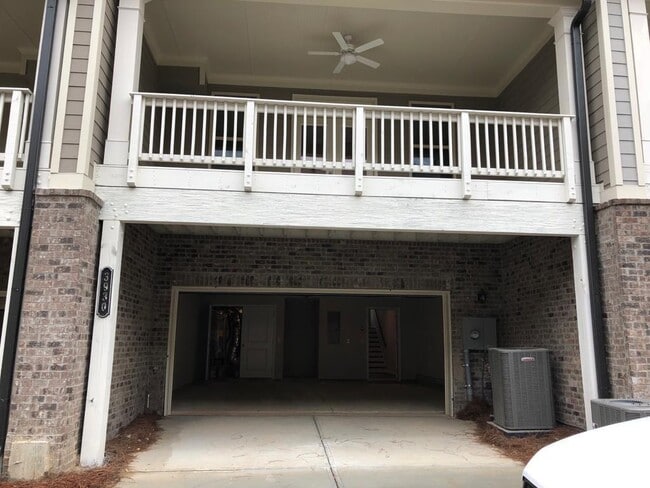 Building Photo - 3930 Redwood Dr