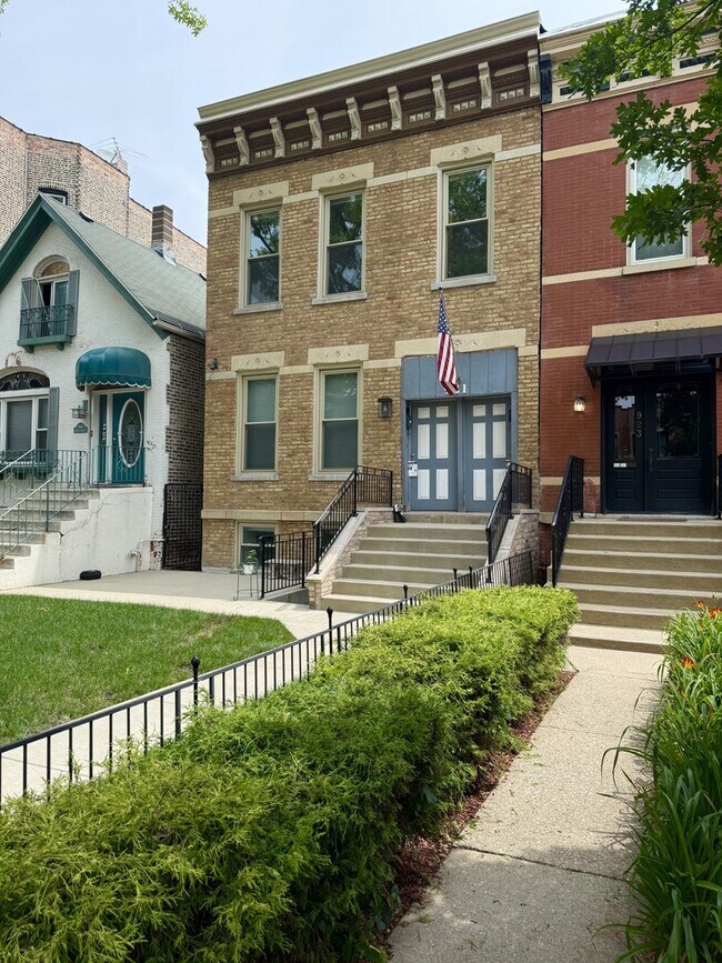Primary Photo - 921 S Bishop St