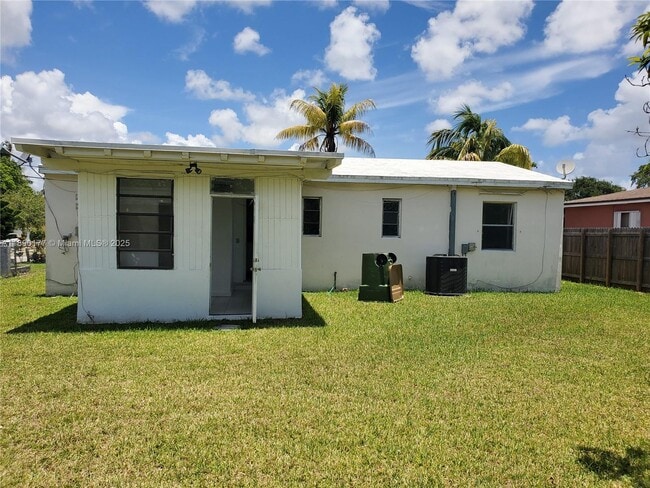 Building Photo - 1240 NE 143rd St