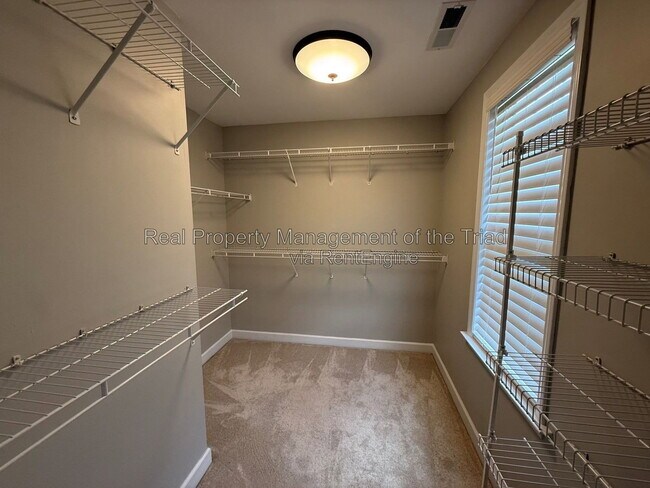 Building Photo - 2740 Bridgeport Dr