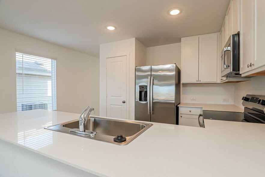 Building Photo - 518 Chevre Rd