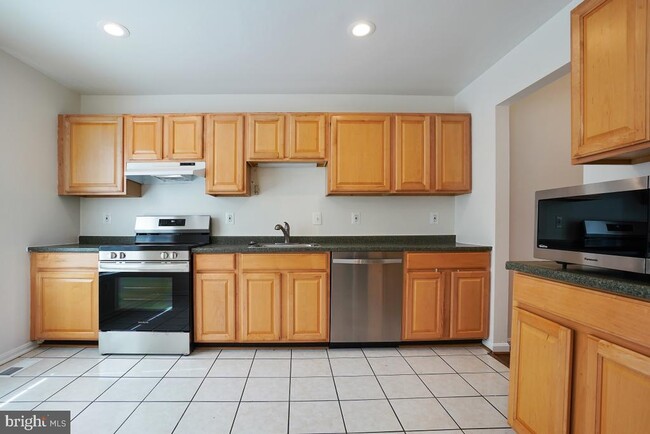 Building Photo - 3908 Ferrara Dr