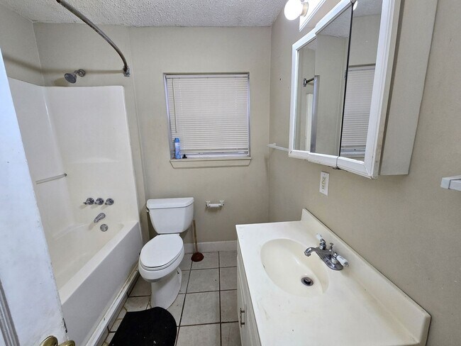 Building Photo - Rent Includes ALL utilities, yard maintenance and Wifi