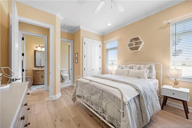 Building Photo - 130 SE Bella Strano