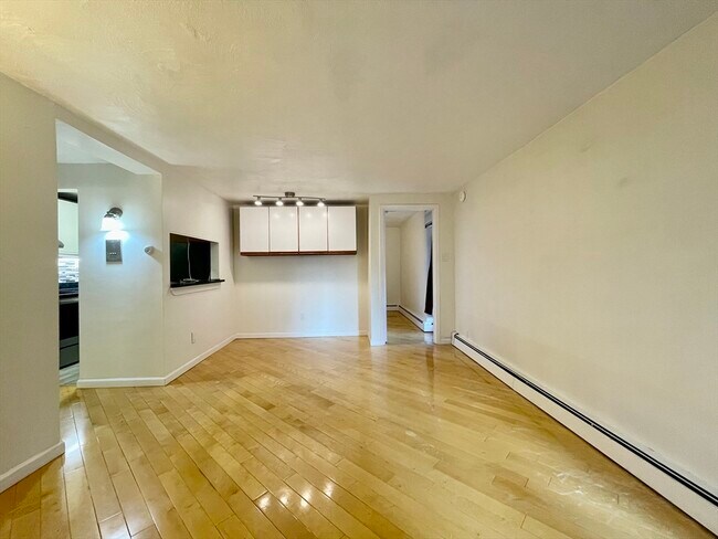 Building Photo - 1643 Cambridge St