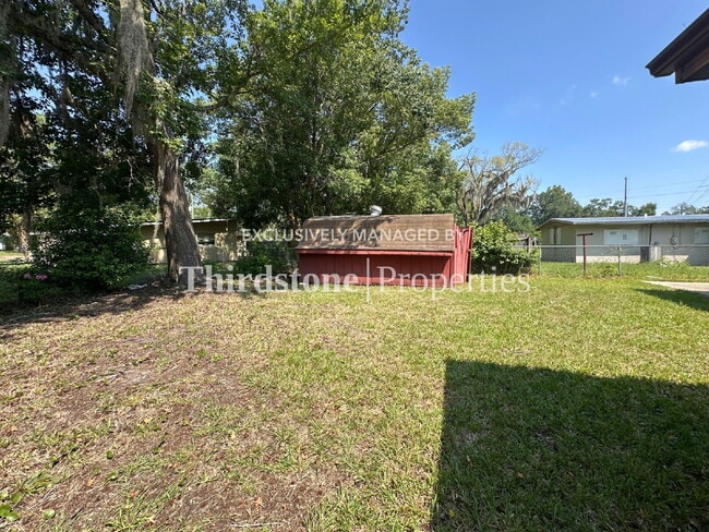 Building Photo - 1038 La Marche Dr