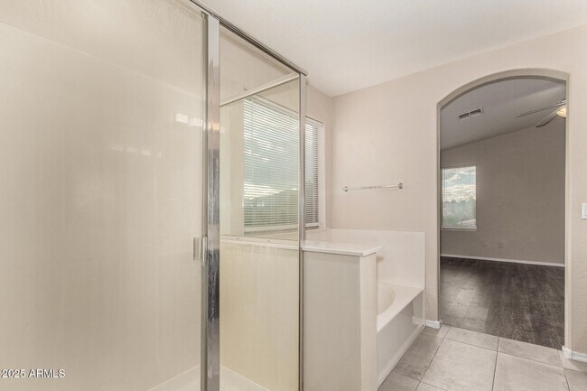 Building Photo - 3545 E Crescent Way