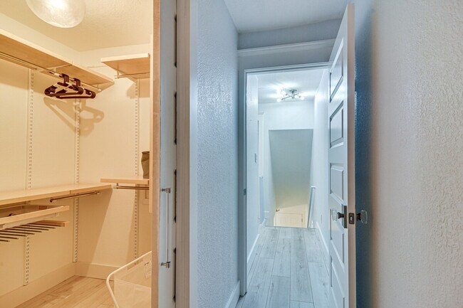 Building Photo - 5172 Coquina Key Dr SE