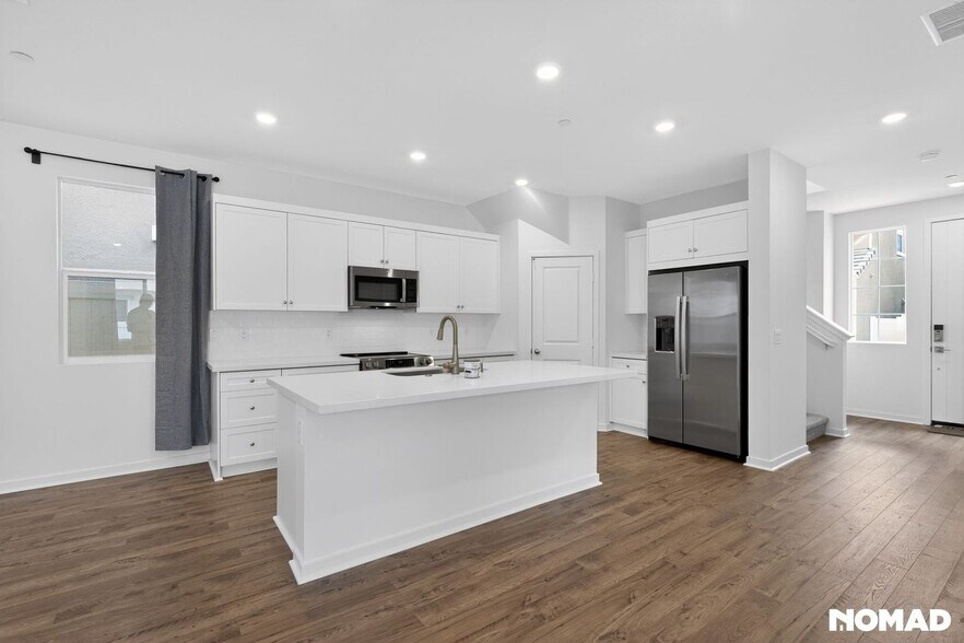 Building Photo - 26648 Jonquil Ave