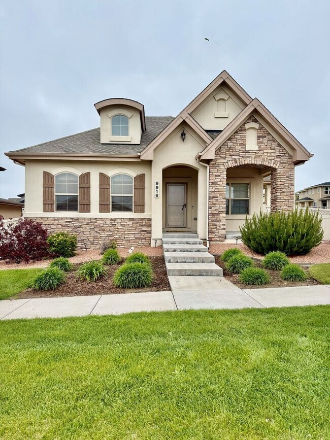 Building Photo - Available December 18