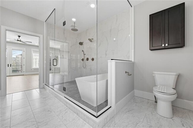 Building Photo - 5133 Fifth Ave