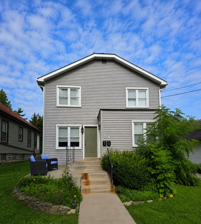Building Photo - Charming 3-Bedroom with 2 Full Baths in the Heart of Lemont