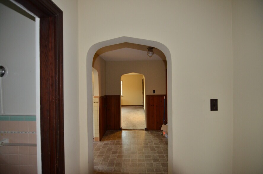 Building Photo - 7456 Edgemont Rd