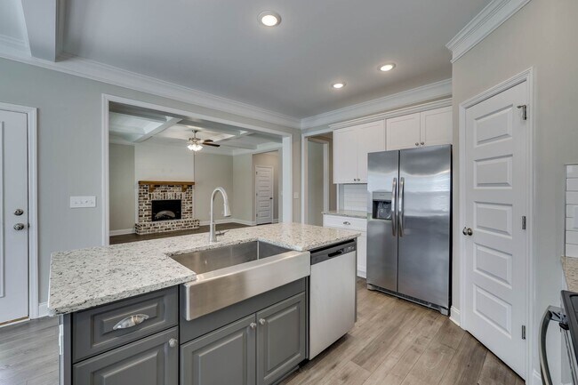 Building Photo - Beautifully maintained 4 / 2.5 home in John's Landing - Martinez, GA!