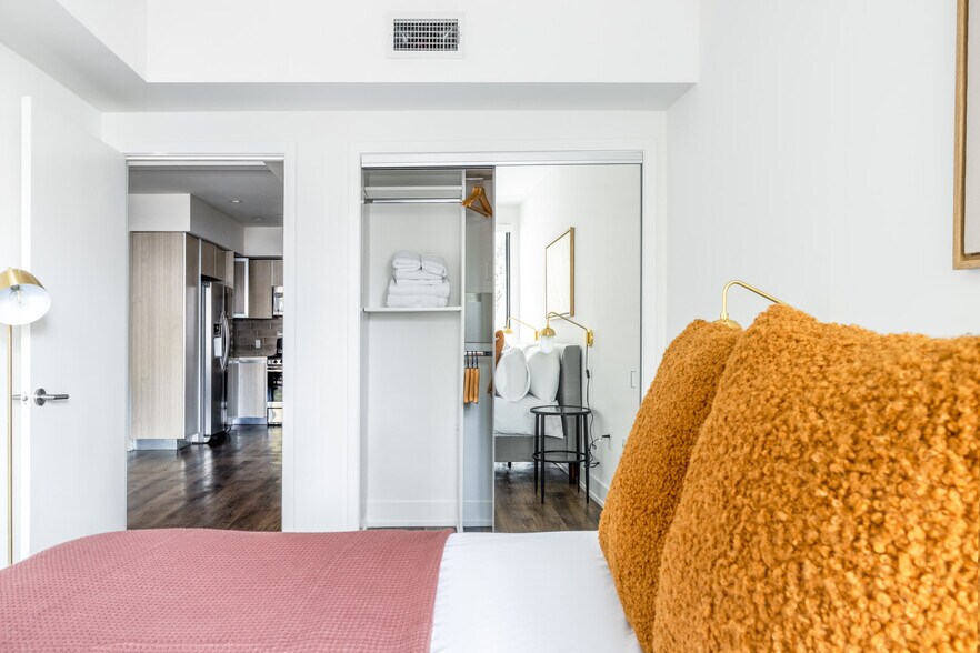 Building Photo - 129 S Kings Rd