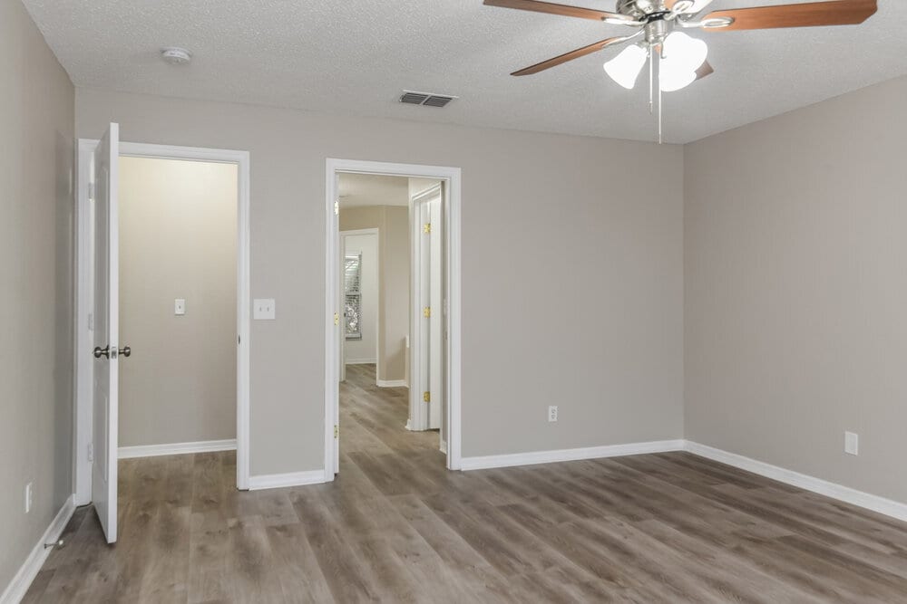 Building Photo - 942 Cork Oak Ln