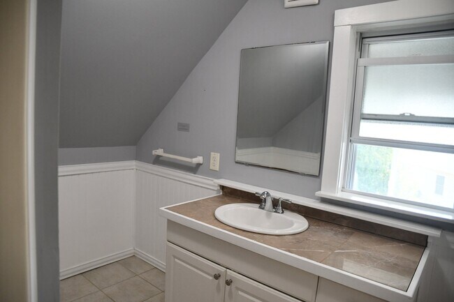 Building Photo - 335 Harlem Ave