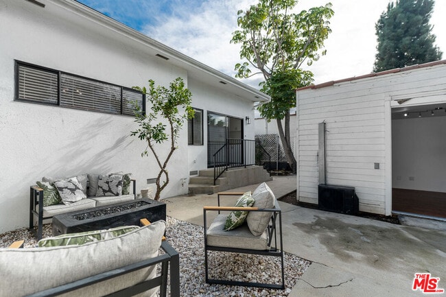 Building Photo - 927 N Edinburgh Ave