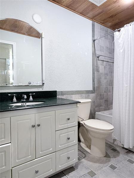 Building Photo - 6671 Via Regina