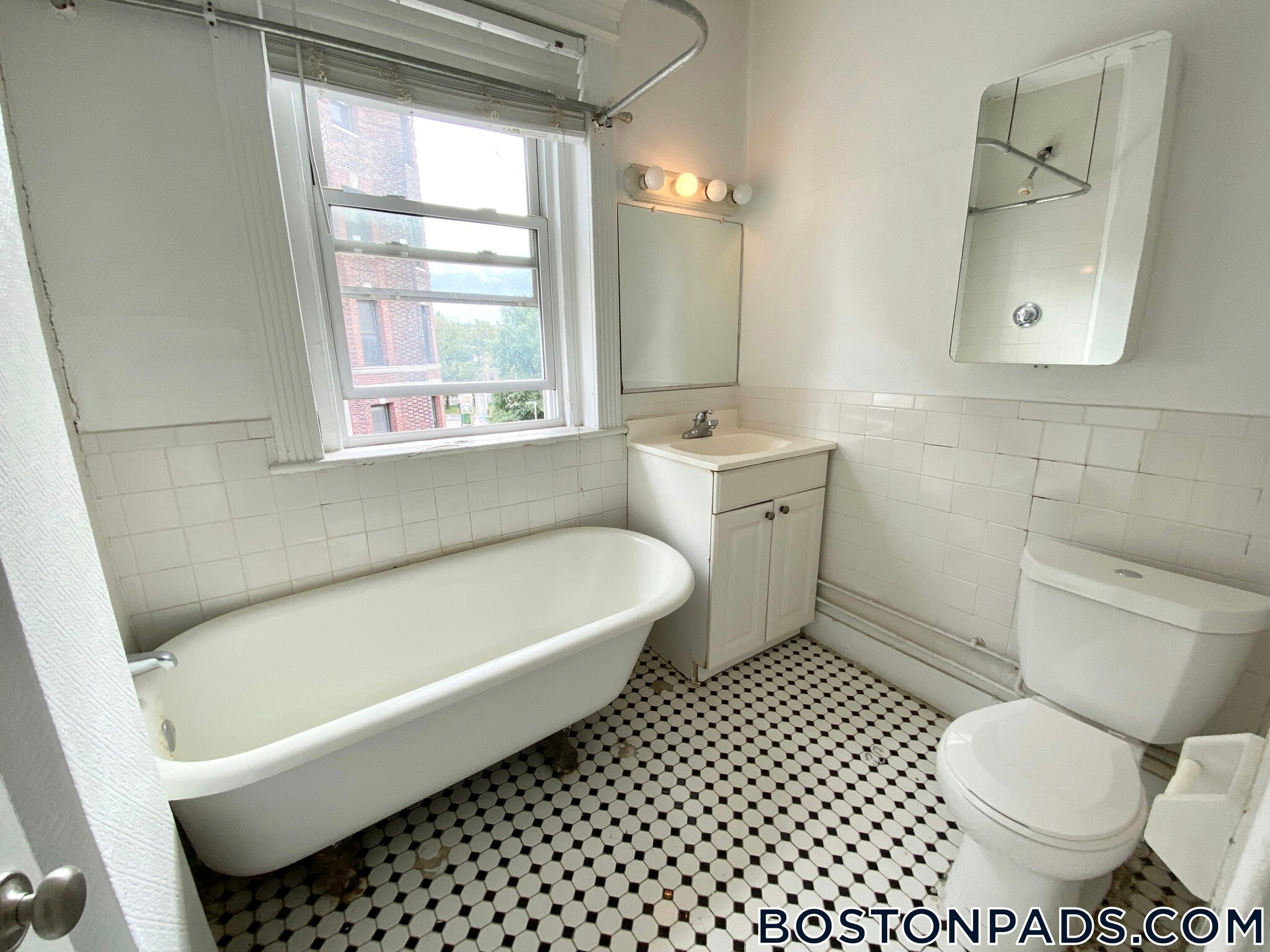 Building Photo - 64 Hemenway St