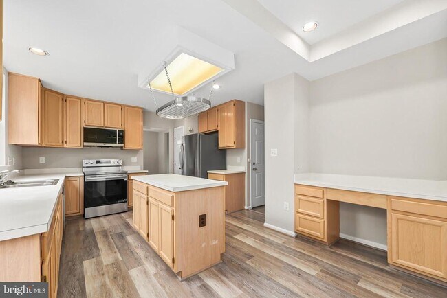 Building Photo - 18865 Crossroads Ct