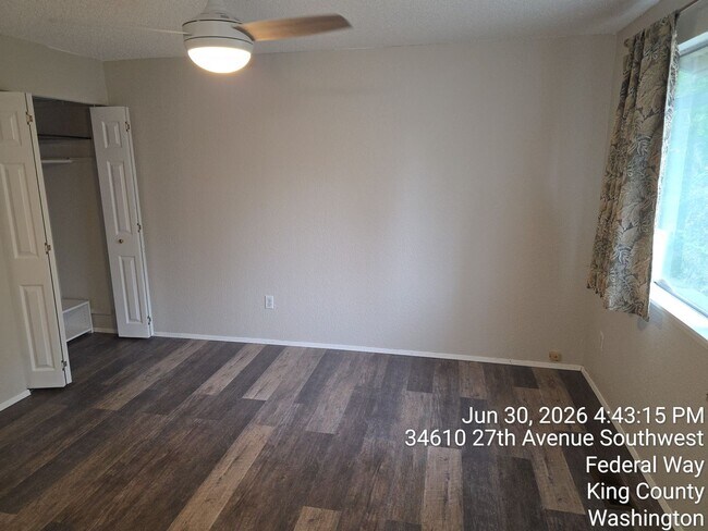 Building Photo - Federal way split level home - 3 bedrooms 2 bathrooms, AC, RV parking, EV Chargers and more, Avai...