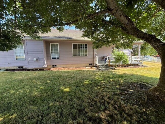 Building Photo - 4-bedroom 2.5 Bath McMinnville OR 97128